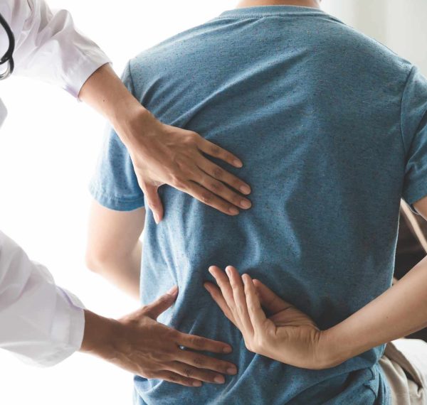 physiotherapist-working-with-patient-in-clinic-clo-8CGQ6AW.jpg